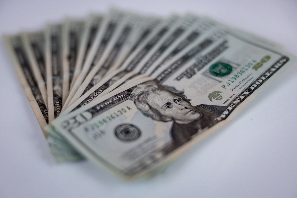 楽天カードかOliveか。年会費無料クレカ×新NISAの正解2026